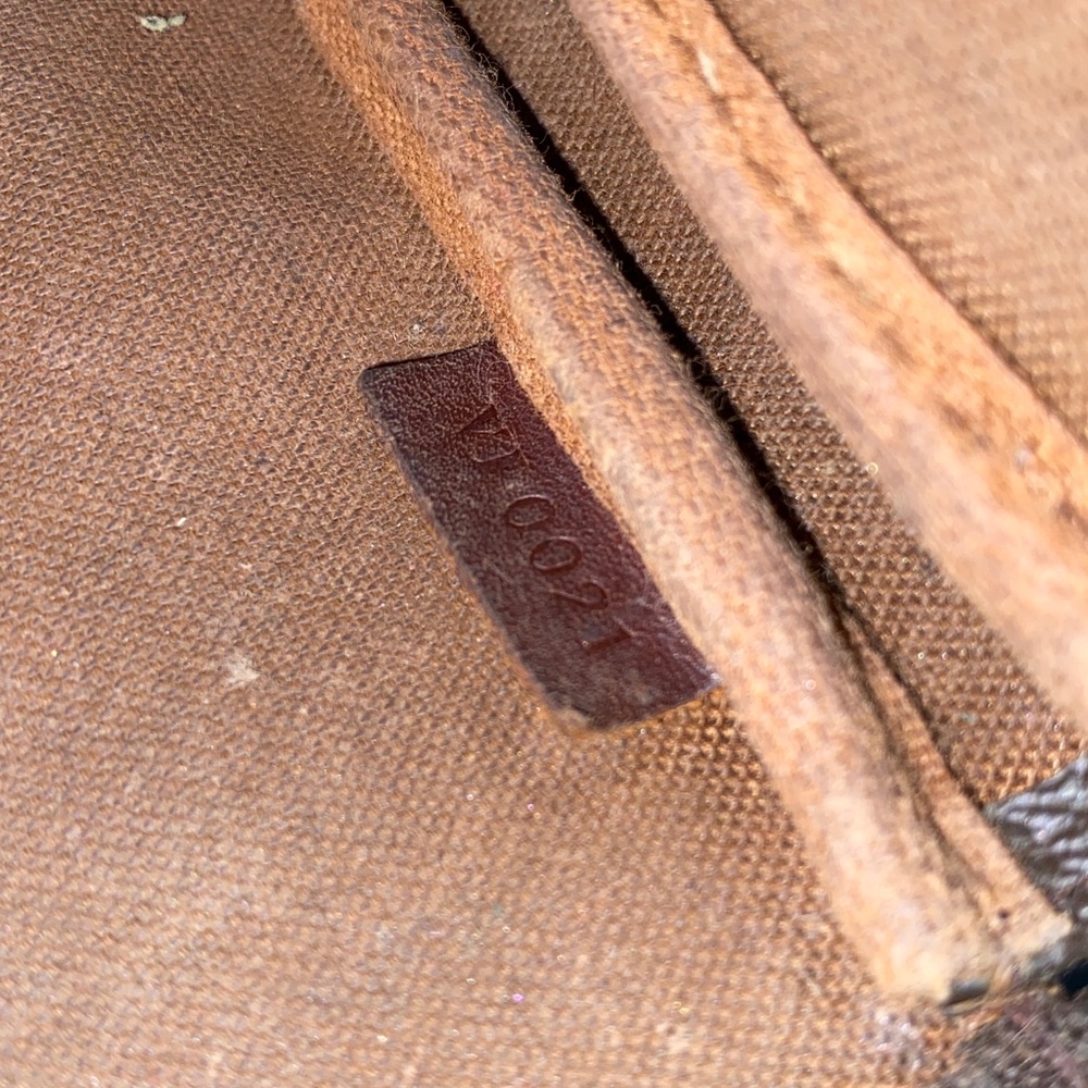 Authentic Louis Vuitton Pochette Monogram Accessories Bag - Picture 12 of 17
